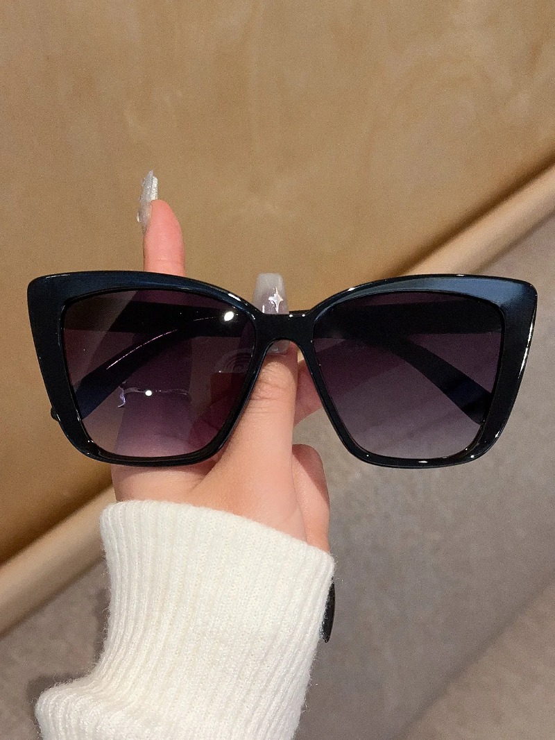 Vintage Fashion Design - Trendy Cat Eye Sunglasses for Women