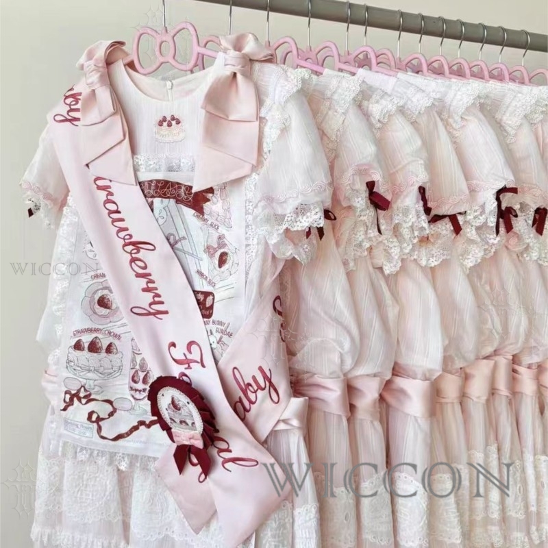 Vintage Strawberry Wall Lolita - Vintage Y2K review and price
