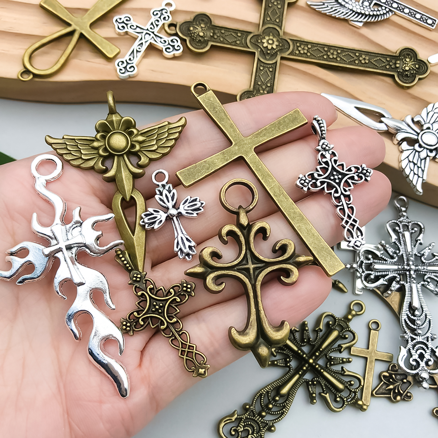 Cross-border Hot-Selling Cross - Vintage Fashion Ornaments review and price